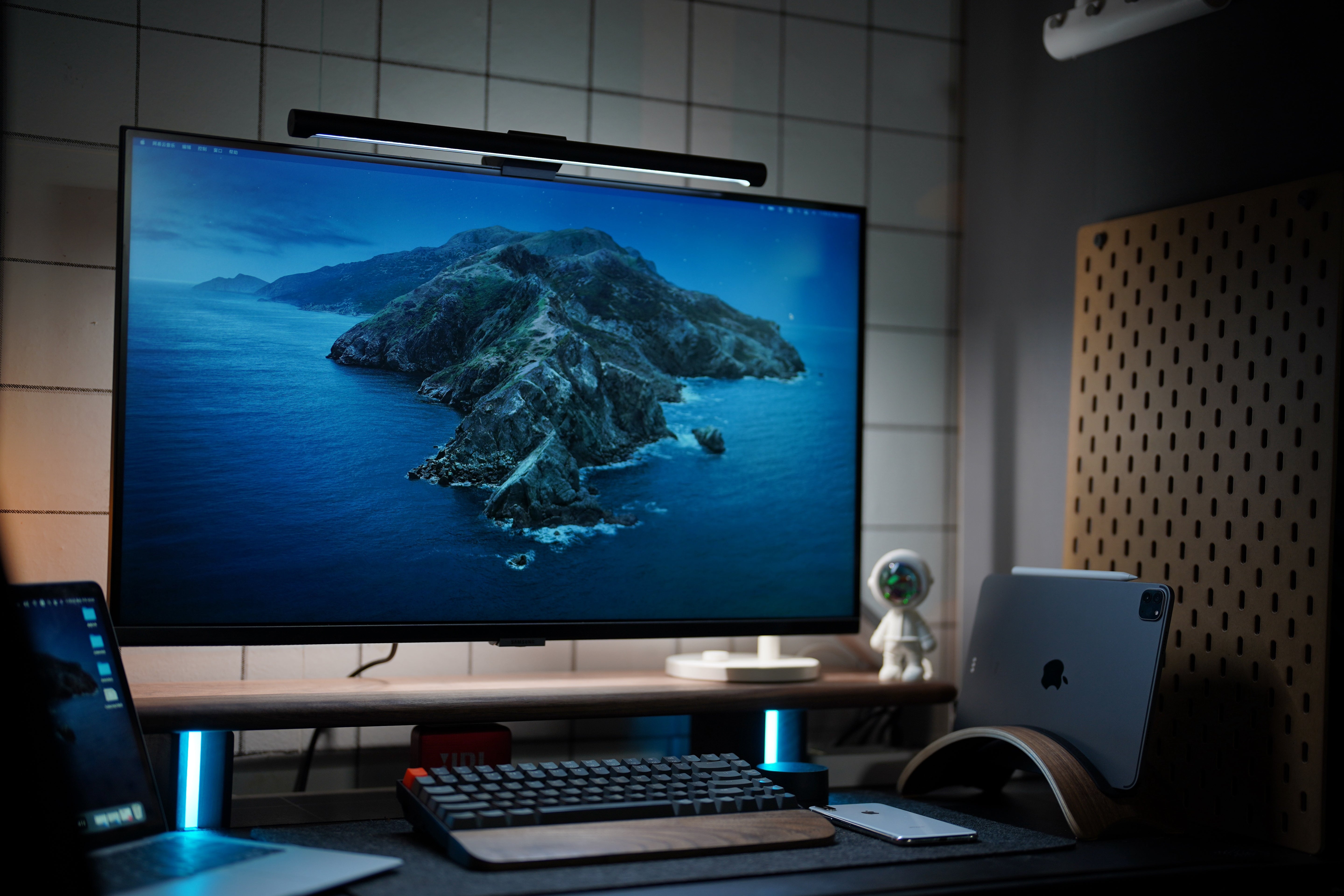 Royal Series - 360° Adjustable RGB Wooden Monitor Stand(R20)