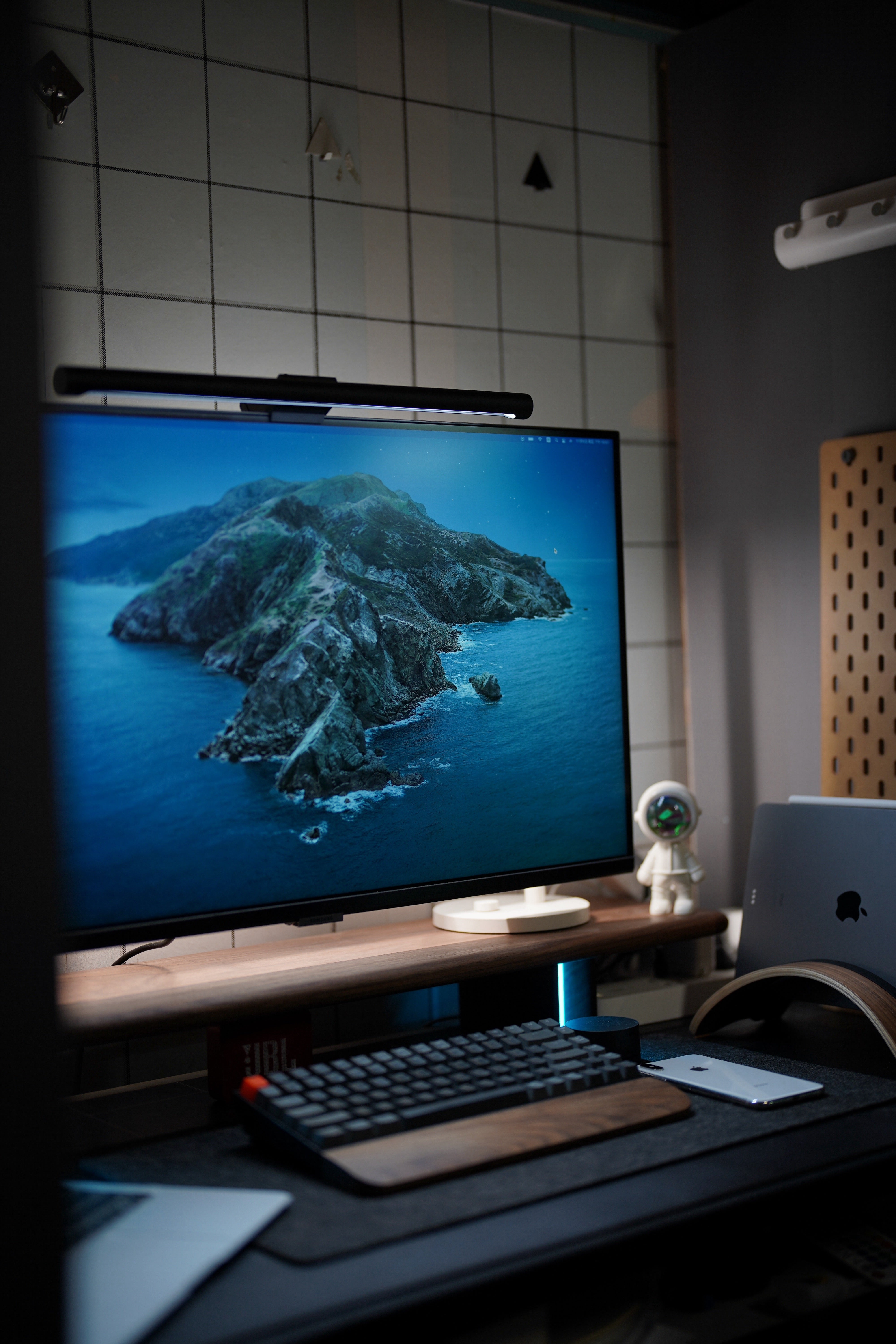 Royal Series - 360° Adjustable RGB Wooden Monitor Stand(R20)