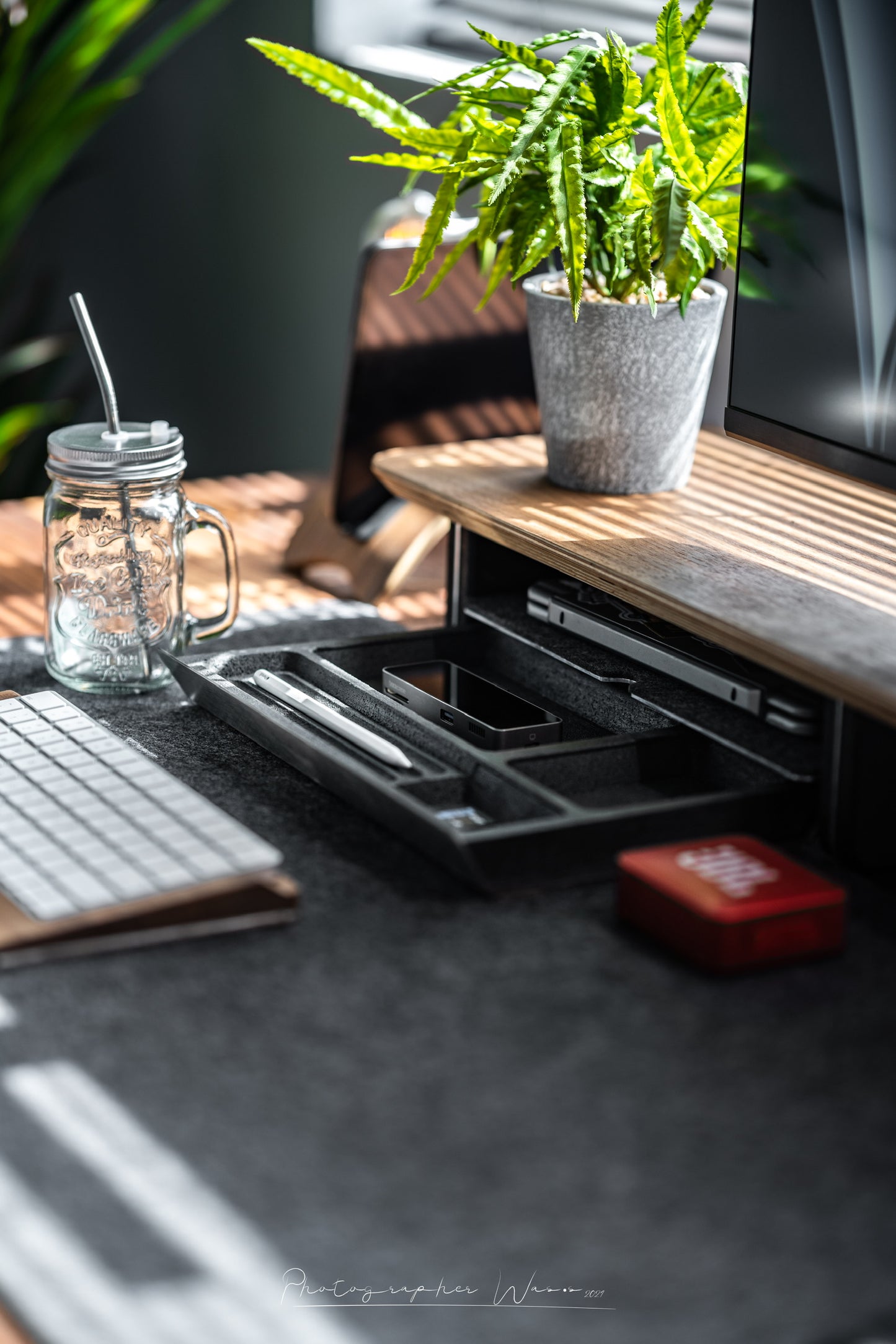 Neat Pull-Out Desktop Storage Box: The Ultimate in Organized Elegance