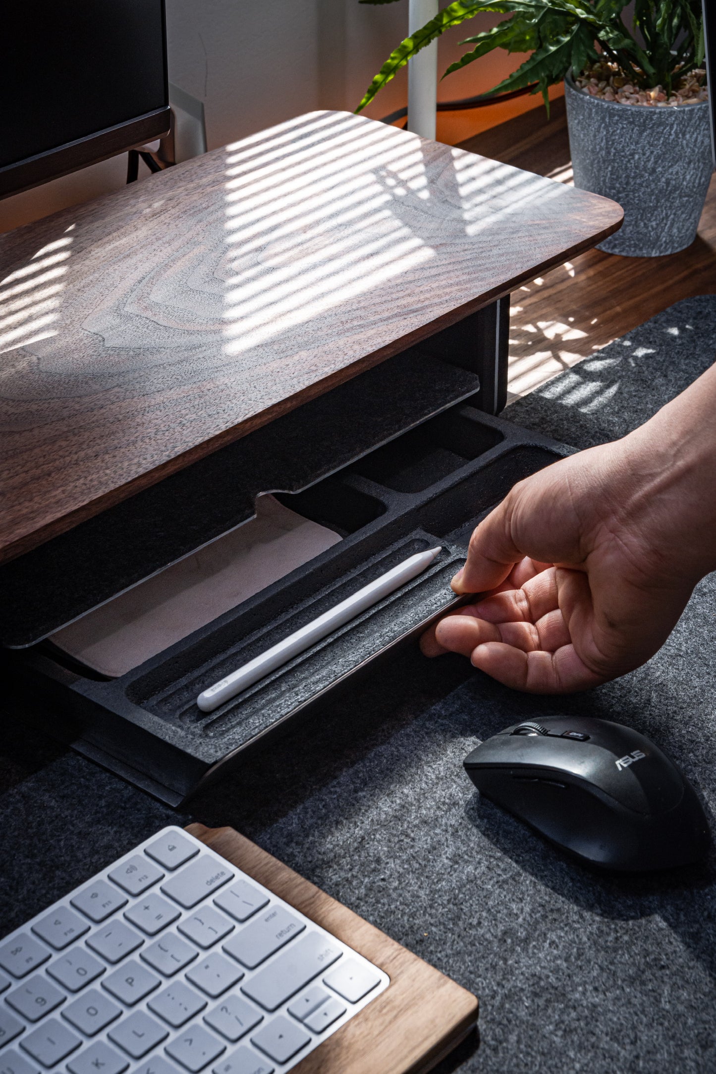 Neat Pull-Out Desktop Storage Box: The Ultimate in Organized Elegance