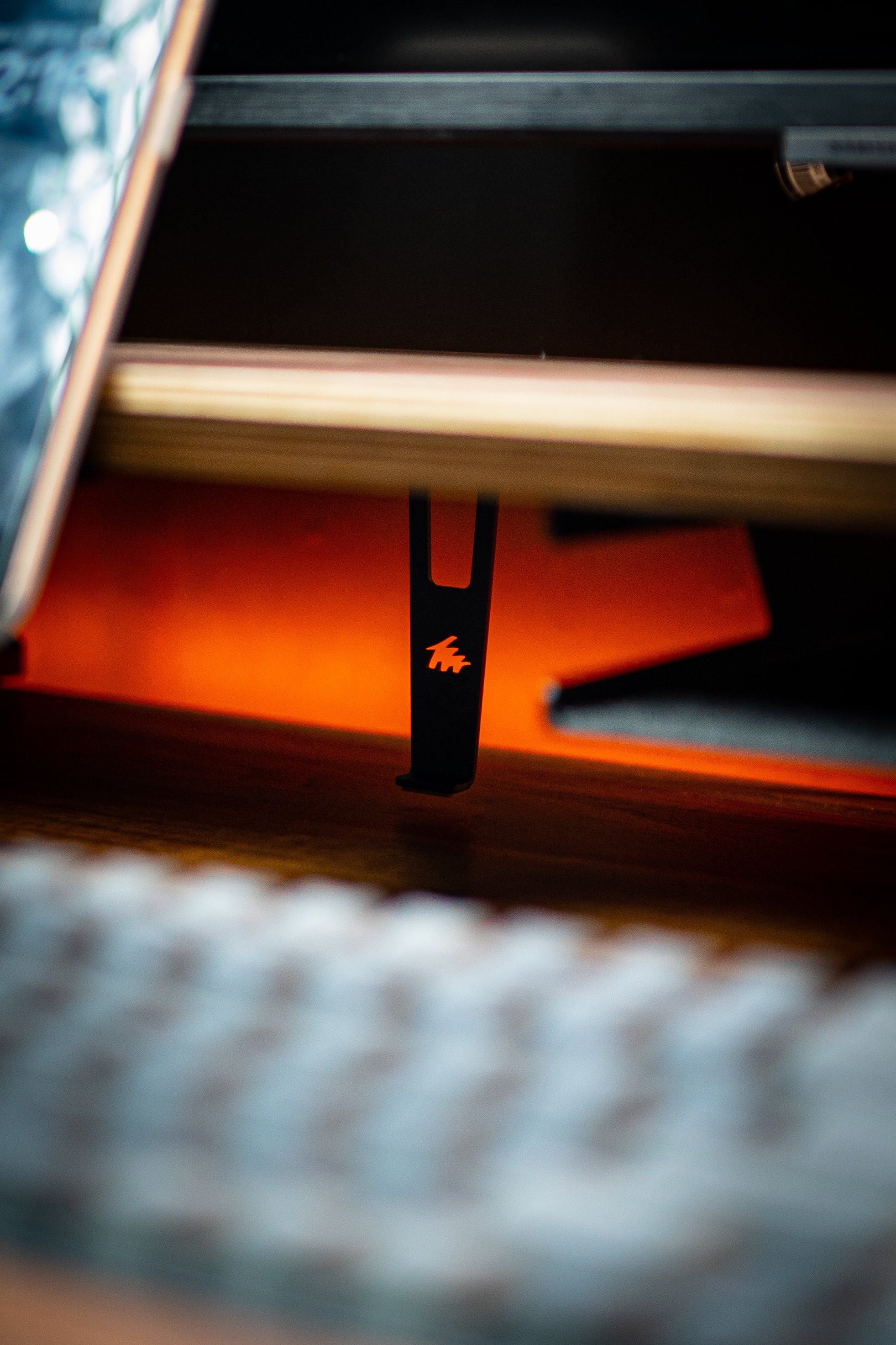 PROLOG wood stand M【廃盤品】 Monolith by Monoprice 32in Cherry Wood Speaker Stand with